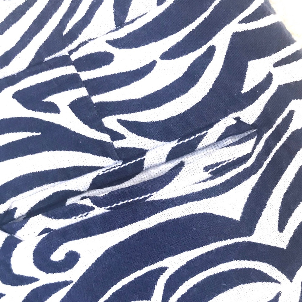 •SOLD•LILLY PULITZER Blue & White Print Crop Pants - Picture 5 of 5
